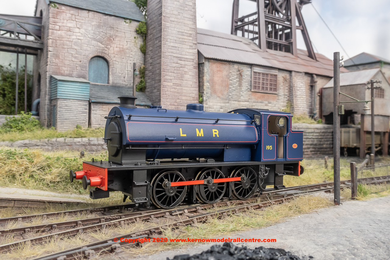 E85005 EFE Rail Class J94 0-6-0 Steam Locomotive number 195 in Lomgmoor Military Railway livery
